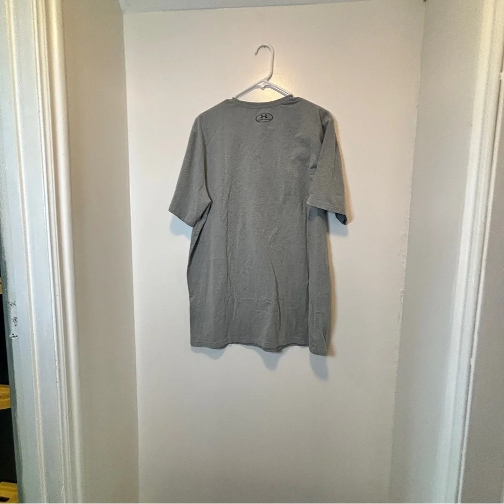 Under Armour‎ gray short sleeve shirt boys size XL